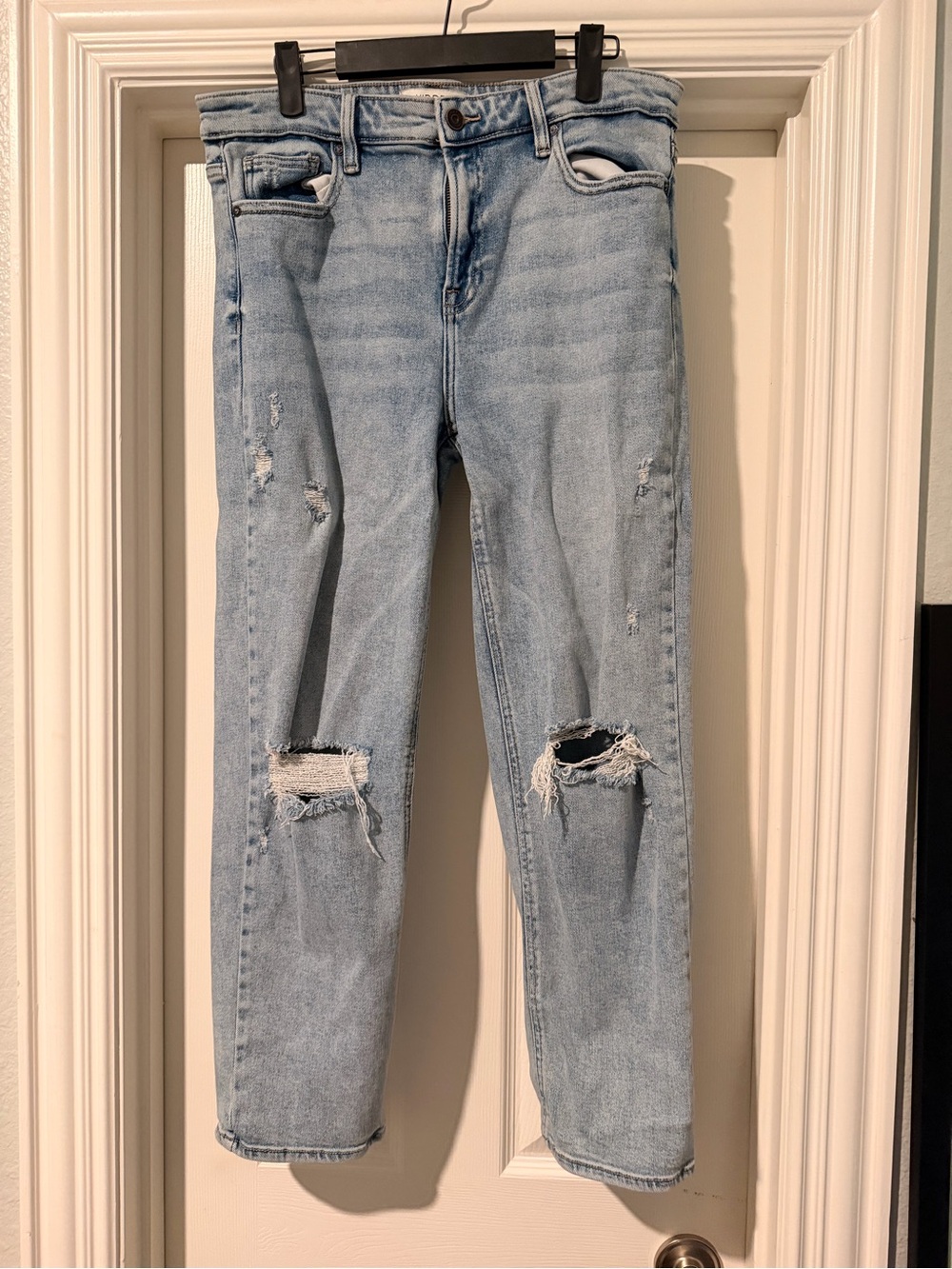 Light Wash Distressed Boyfriend Jeans - Relaxed Fit